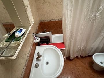 Casa Semicentrica en calle Alberdi