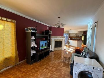 Casa Semicentrica en calle Alberdi