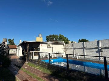 Casa Semicentrica en calle Alberdi