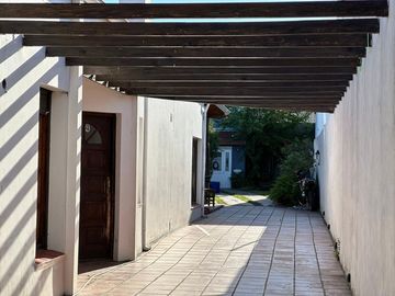 Casa Semicentrica en calle Alberdi