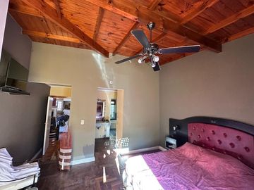 Casa Semicentrica en calle Alberdi