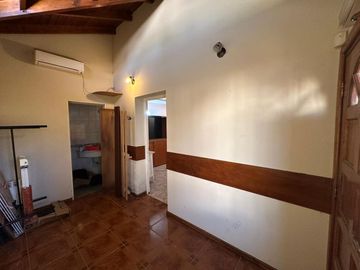 Casa Semicentrica en calle Alberdi