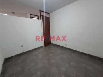 VENDO DEPARTAMENTO DE 3 DORMITORIOS, PARADEROO 7 DE AV. WIESSE, S.J.L.
