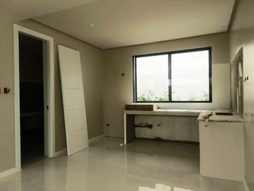 For sale 3 Storey Residential 5 Bedrooms House in BF Homes Paranaque City-MAA