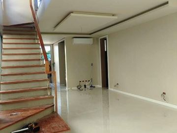 For sale 3 Storey Residential 5 Bedrooms House in BF Homes Paranaque City-MAA