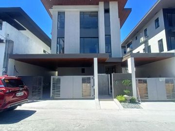For sale 3 Storey Residential 5 Bedrooms House in BF Homes Paranaque City-MAA