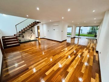 Se Vende Casa - 3 Pisos - Piscina - 360 M² - Miraflores