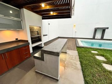 Se Vende Casa - 3 Pisos - Piscina - 360 M² - Miraflores