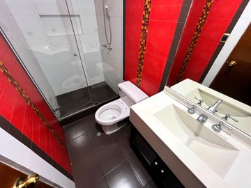 Se Vende Casa - 3 Pisos - Piscina - 360 M² - Miraflores