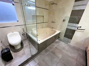 Se Vende Casa - 3 Pisos - Piscina - 360 M² - Miraflores
