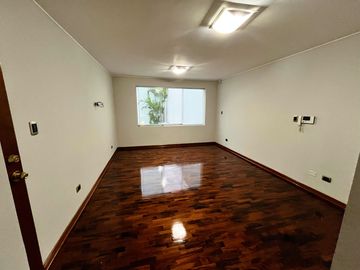 Se Vende Casa - 3 Pisos - Piscina - 360 M² - Miraflores