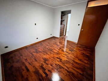 Se Vende Casa - 3 Pisos - Piscina - 360 M² - Miraflores