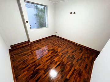 Se Vende Casa - 3 Pisos - Piscina - 360 M² - Miraflores