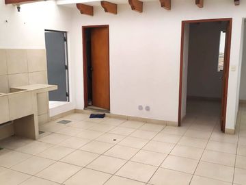 Se Vende Casa - 3 Pisos - Piscina - 360 M² - Miraflores