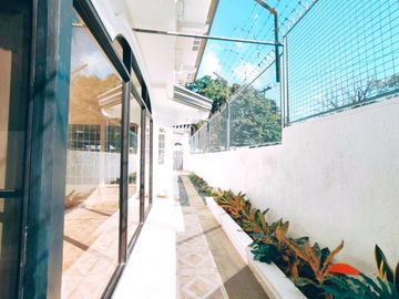 SPACIOUS MODERN 2 STOREY HOUSE FOR SALE IN BF RESORT VILLAGE