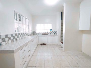 SPACIOUS MODERN 2 STOREY HOUSE FOR SALE IN BF RESORT VILLAGE
