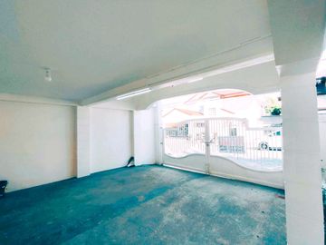 SPACIOUS MODERN 2 STOREY HOUSE FOR SALE IN BF RESORT VILLAGE
