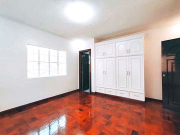 SPACIOUS MODERN 2 STOREY HOUSE FOR SALE IN BF RESORT VILLAGE