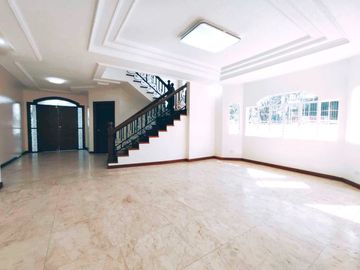SPACIOUS MODERN 2 STOREY HOUSE FOR SALE IN BF RESORT VILLAGE