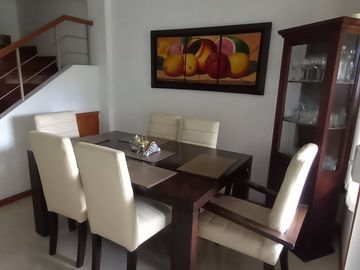 VENTA ESPECTACULAR CASA DE 3 NIVELES EN CONDOMINIO B. SAN JOAQUIN SUR DE CALI
