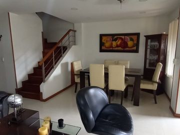 VENTA ESPECTACULAR CASA DE 3 NIVELES EN CONDOMINIO B. SAN JOAQUIN SUR DE CALI