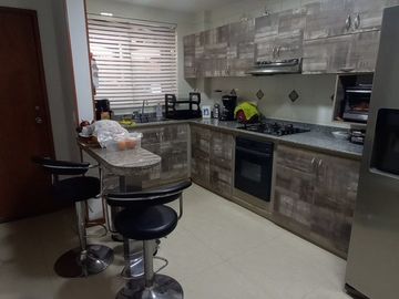 VENTA ESPECTACULAR CASA DE 3 NIVELES EN CONDOMINIO B. SAN JOAQUIN SUR DE CALI