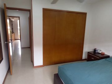 VENTA ESPECTACULAR CASA DE 3 NIVELES EN CONDOMINIO B. SAN JOAQUIN SUR DE CALI