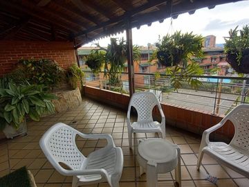 VENTA ESPECTACULAR CASA DE 3 NIVELES EN CONDOMINIO B. SAN JOAQUIN SUR DE CALI