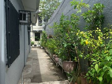 8 Units Apartment, 3 bedrooms, Bungalow House, Commercial store