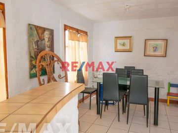 Vendo Casa De Playa Frente A Parque En San Bartolo De 140M2