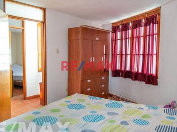Vendo Casa De Playa Frente A Parque En San Bartolo De 140M2