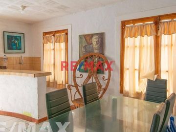 Vendo Casa De Playa Frente A Parque En San Bartolo De 140M2