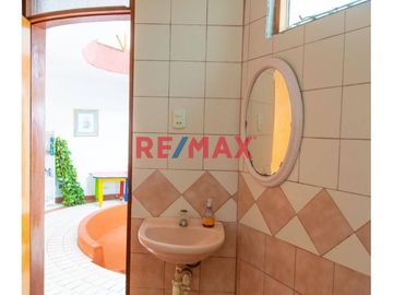 Vendo Casa De Playa Frente A Parque En San Bartolo De 140M2