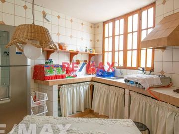 Vendo Casa De Playa Frente A Parque En San Bartolo De 140M2