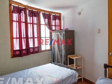 Vendo Casa De Playa Frente A Parque En San Bartolo De 140M2