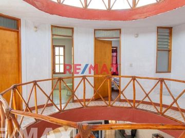 Vendo Casa De Playa Frente A Parque En San Bartolo De 140M2
