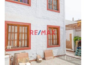 Vendo Casa De Playa Frente A Parque En San Bartolo De 140M2