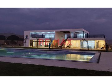 Vendo Hermoso Terreno De Playa En Esquina En Condominio - Salaverry 200M2 + 2 Estacionamientos - $65000