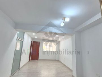 VENTA DE DEPARTAMENTO EN PRIMER PISO Y FRENTE A PARQUE CERCA DE LA UNIVERSIDAD SIPAN