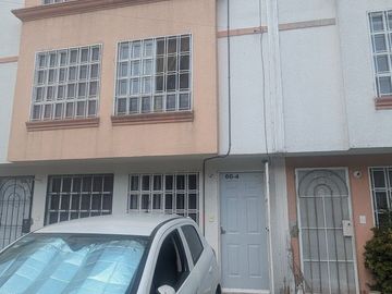 Sección Bosques  Los Héroes Tecámac. En óptimas condiciones 4 recámaras 2.5 baños
