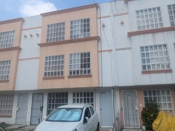 Sección Bosques  Los Héroes Tecámac. En óptimas condiciones 4 recámaras 2.5 baños