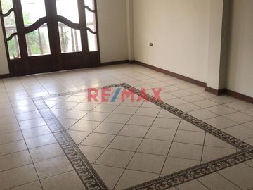 Hermosa Casa En Venta 602.30 M2 En Las Lomas De Huanchaco 320,000 Dolares