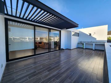 CASA EN VENTA CON ROOF GARDEN EN EL CONDADO CORREGIDORA  VC197
