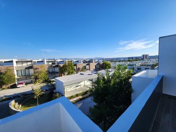CASA EN VENTA CON ROOF GARDEN EN EL CONDADO CORREGIDORA  VC197