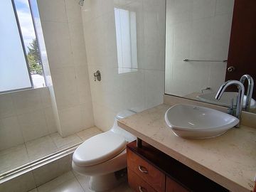 Departamento de venta Quito colegio Albert Einstein, cerca supermaxi, vias, hospital Iess, 227m2, 4 parqueaderos