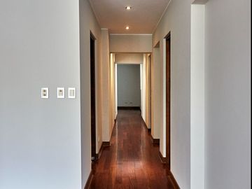Venta de departamento, vive en  Monte Umbroso, Chacarilla, Surco