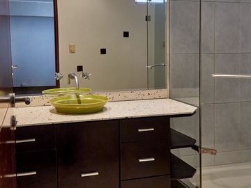 Venta de departamento, vive en  Monte Umbroso, Chacarilla, Surco