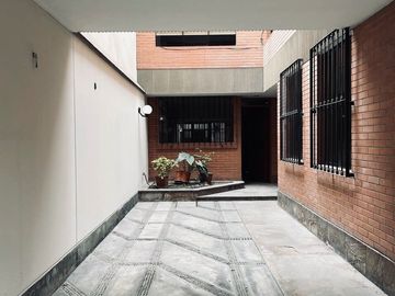 VENDO DEPARTAMENTO TIPO CASA EN 1er. Piso Surco