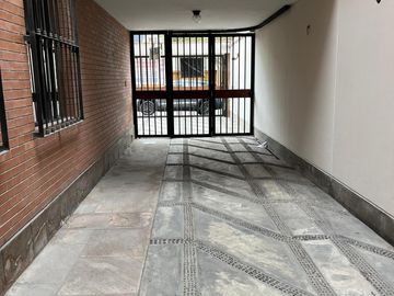 VENDO DEPARTAMENTO TIPO CASA EN 1er. Piso Surco