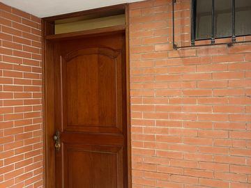 VENDO DEPARTAMENTO TIPO CASA EN 1er. Piso Surco